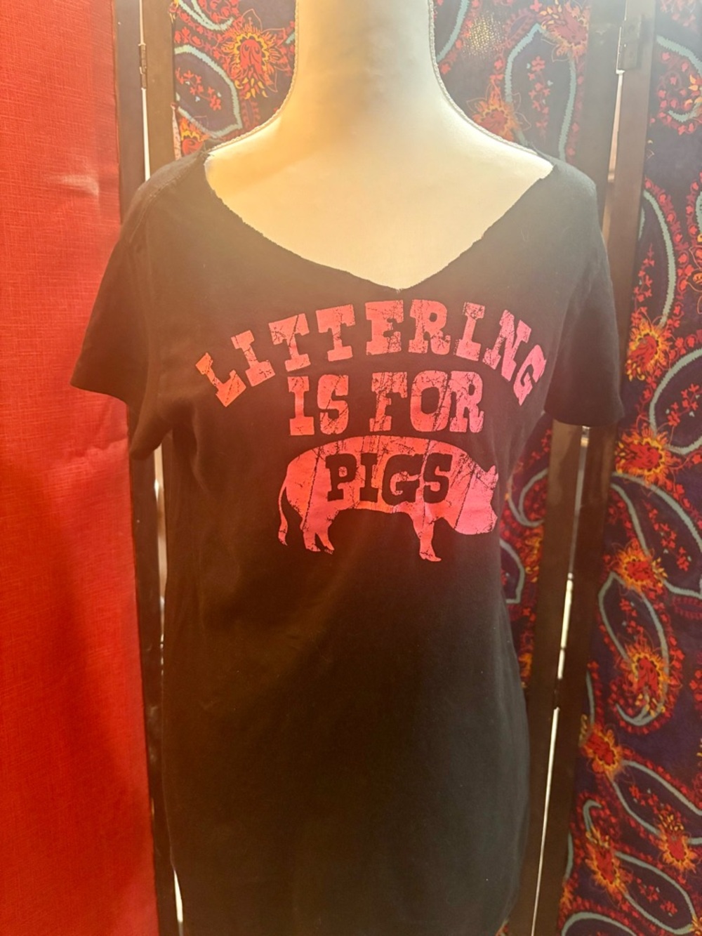 L Black Graphic Tee with Pink Pig Slogan